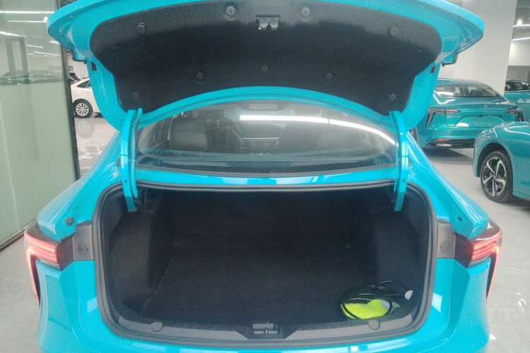 Used JMEV GSE 2023 Standard Range Industry Edition Trunk