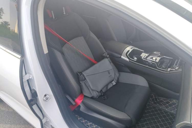 Used JMEV GSE 2023 Standard Range Industry Edition Right Front Seat