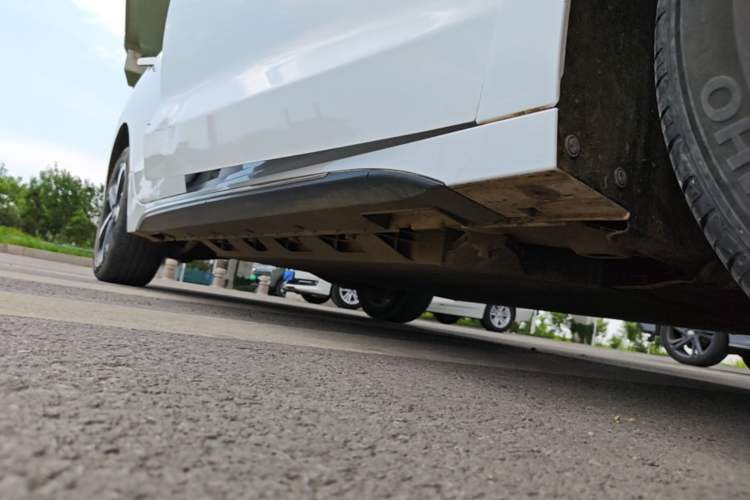 Used JMEV GSE 2023 Standard Range Industry Edition Right Side Sill