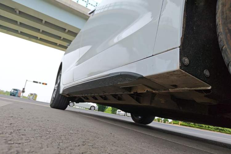 Used JMEV GSE 2023 Standard Range Industry Edition Right Side Sill