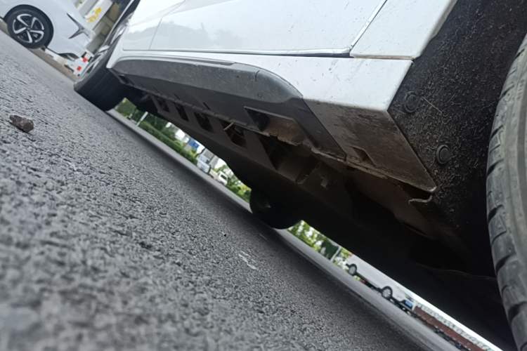 Used JMEV GSE 2023 Standard Range Industry Edition Right Side Sill