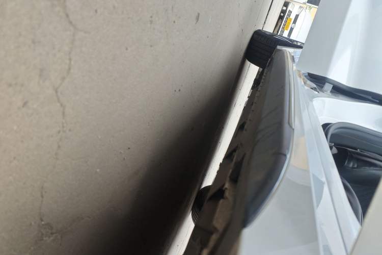 Used JMEV GSE 2023 Dream Edition 52 Comfort Model Right Side Sill