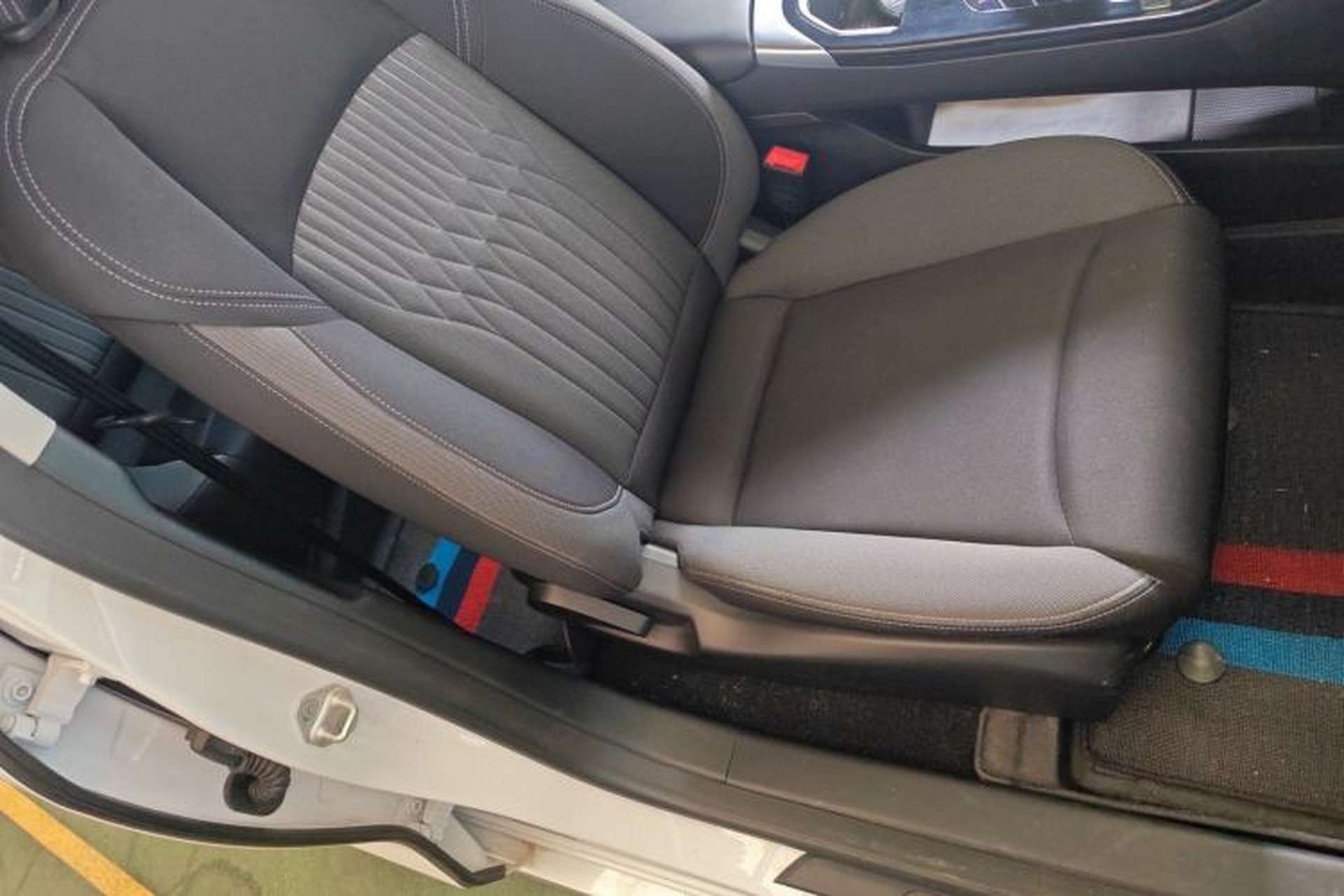 Used JMEV GSE 2024 Standard Range Travel Edition Right Front Seat