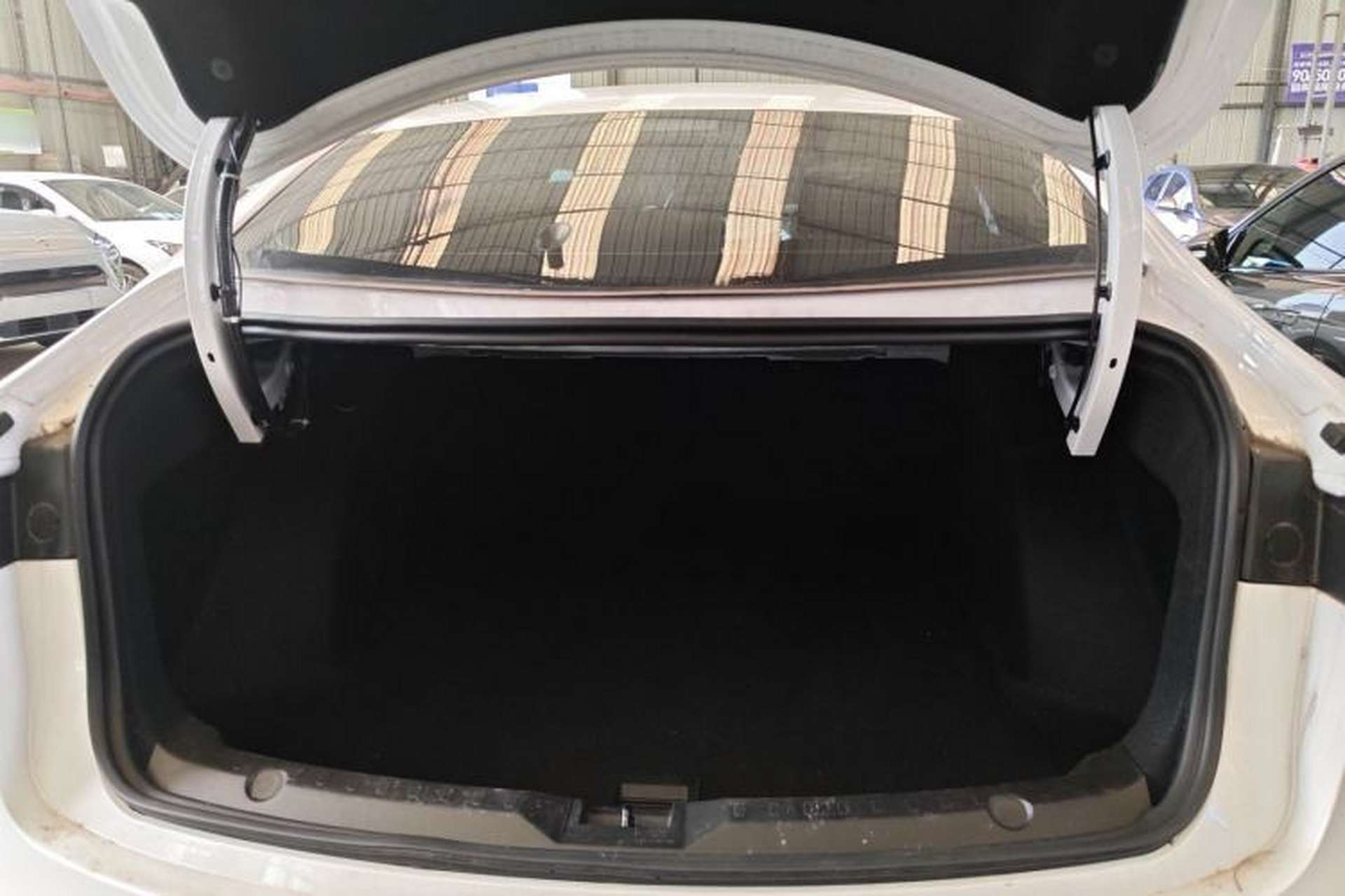 Used JMEV GSE 2024 Standard Range Travel Edition Trunk