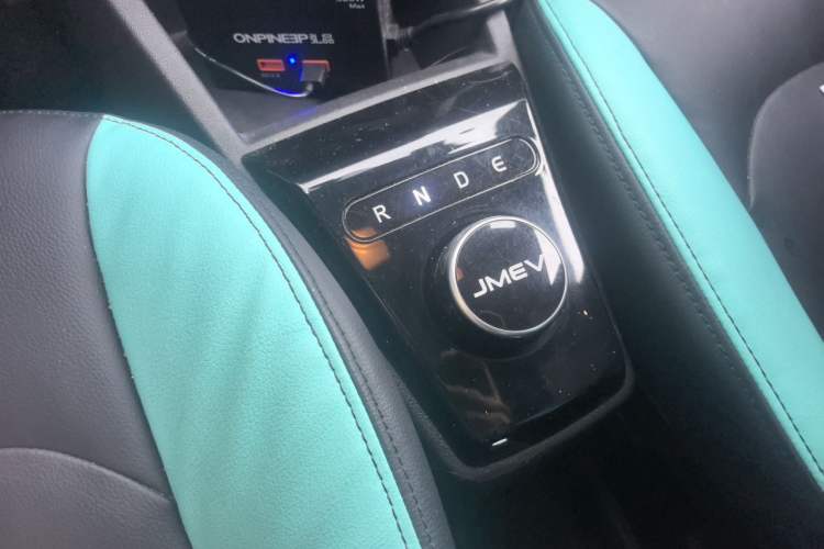 Used JMEV Xiao Qilin 2022 Dynamic Edition Gear Lever