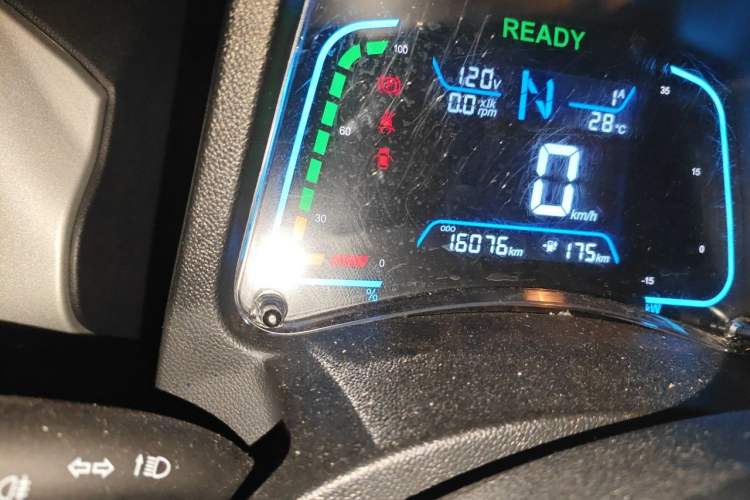 Used JMEV Xiao Qilin 2022 Heart-Pounding Edition Odometer Close Up