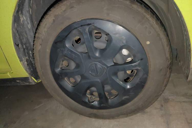Used JMEV Xiao Qilin 2022 Heart-Pounding Edition Right Front Wheel Hub