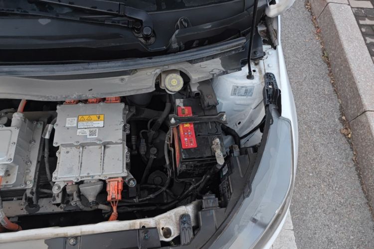 Used JMEV Xiao Qilin 2022 Heart-Pounding Edition Engine Bay Left