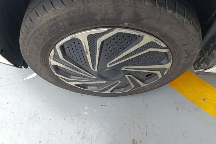 Used JMEV Xiao Qilin 2022 Heart-Pounding Edition Left Front Wheel Hub