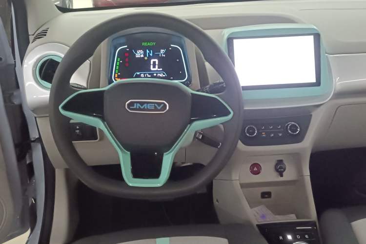 Used JMEV Xiao Qilin 2023 Joyful Edition 201km Comfort Model Audio And AC Panel