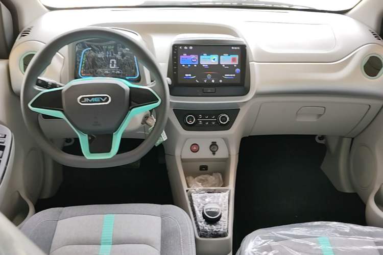 Used JMEV Xiao Qilin 2023 Joyful Edition 201km Comfort Model Center Console