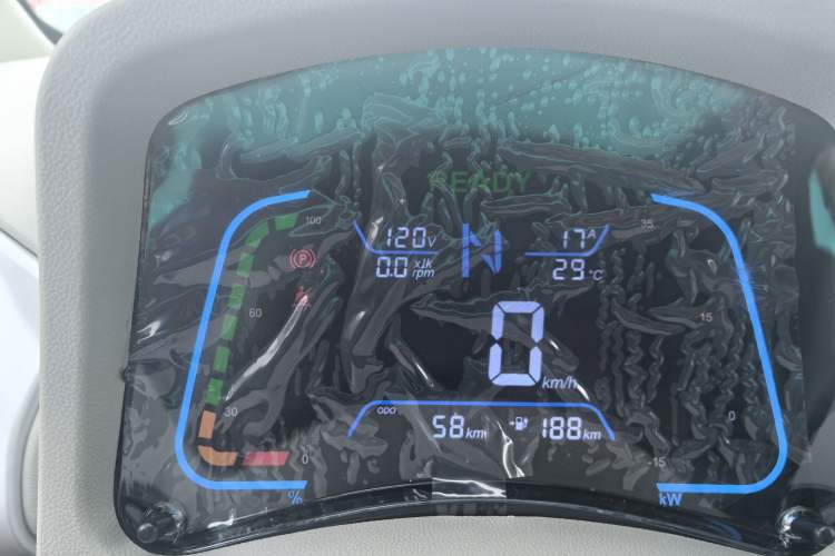 Used JMEV Xiao Qilin 2023 Joyful Edition 201km Comfort Model Odometer Close Up