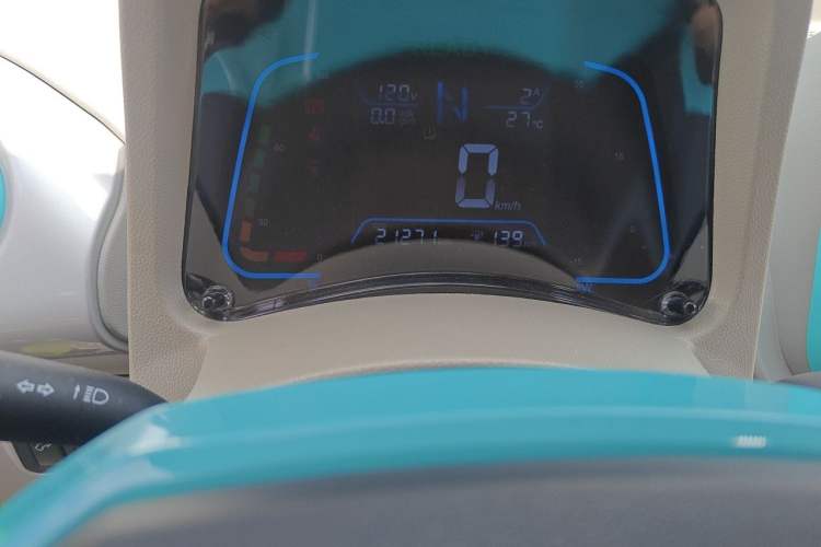 Used JMEV Xiao Qilin 2023 Joyful Edition 201km Comfort Model Odometer Close Up