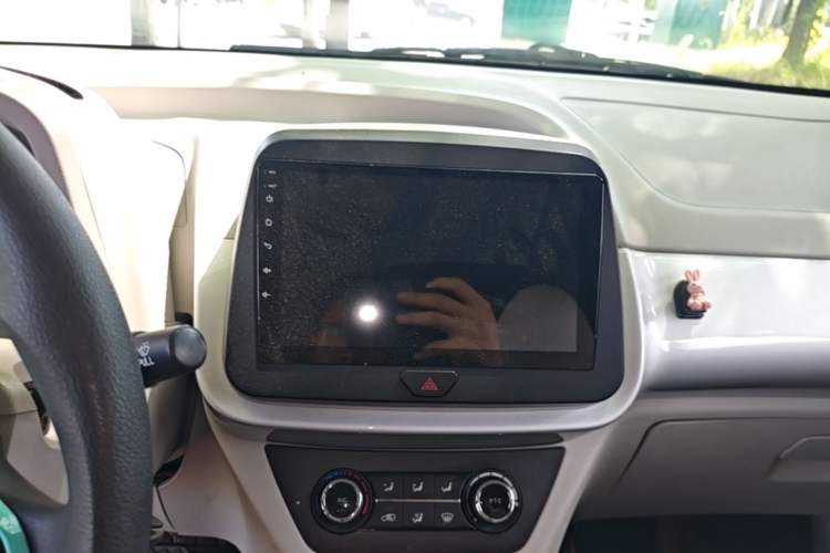 Used JMEV Xiao Qilin 2023 Joyful Edition 201km Luxury Model Audio And AC Panel