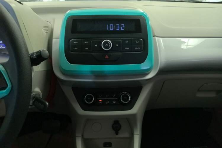 Used JMEV Xiao Qilin 2023 Joyful Edition 201km Comfort Model Audio And AC Panel