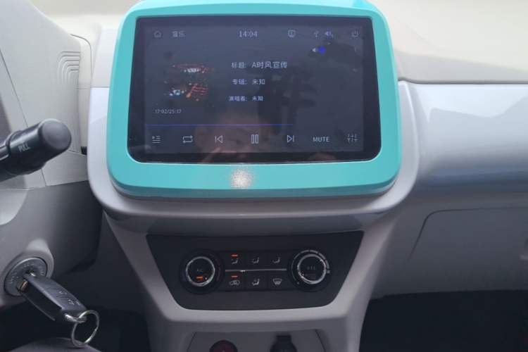 Used JMEV Xiao Qilin 2023 Joyful Edition 201km Luxury Model Audio And AC Panel