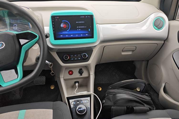 Used JMEV Xiao Qilin 2023 Joyful Edition 201km Comfort Model Audio And AC Panel