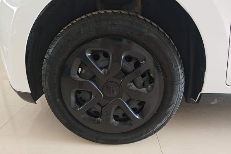 Used JMEV Xiao Qilin 2023 Joyful Edition 201km Comfort Model Left Front Wheel Hub