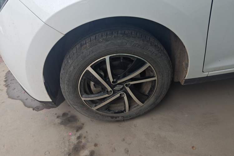 Used JMEV Xiao Qilin 2023 Joyful Edition 201km Luxury Model Left Front Wheel Hub