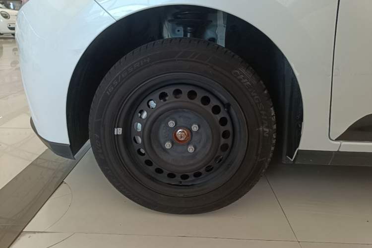 Used JMEV Xiao Qilin 2023 Joyful Edition 201km Comfort Model Left Front Wheel Hub