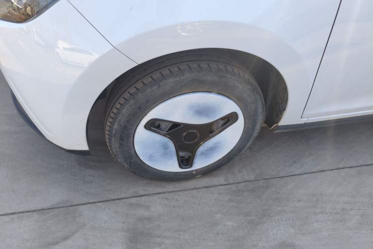 Used JMEV Xiao Qilin 2023 Joyful Edition 201km Comfort Model Left Front Wheel Hub