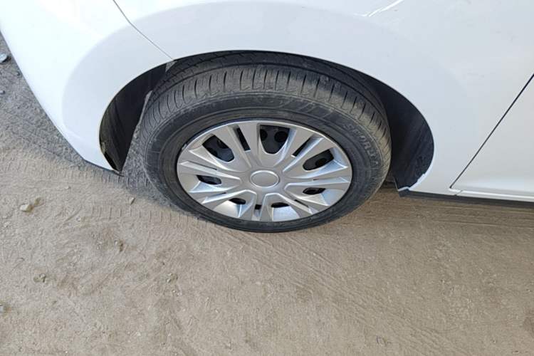Used JMEV Xiao Qilin 2023 Joyful Edition 201km Comfort Model Left Front Wheel Hub