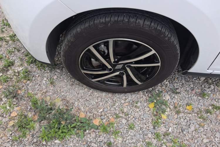 Used JMEV Xiao Qilin 2023 Joyful Edition 201km Luxury Model Left Front Wheel Hub