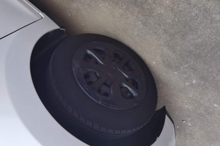 Used JMEV Xiao Qilin 2023 Joyful Edition 201km Comfort Model Left Front Wheel Hub
