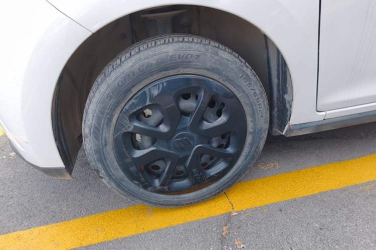 Used JMEV Xiao Qilin 2023 Joyful Edition 201km Comfort Model Left Front Wheel Hub