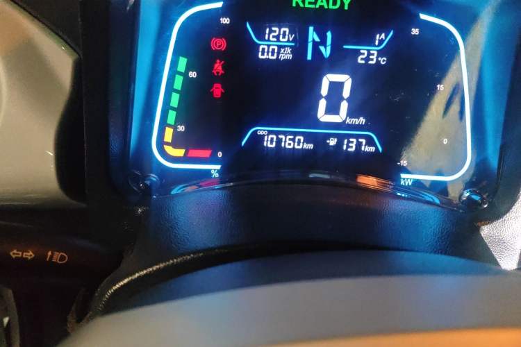 Used JMEV Xiao Qilin 2023 Joyful Edition 201km Comfort Model Odometer Close Up
