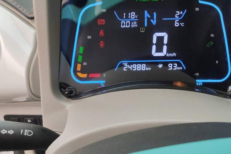 Used JMEV Xiao Qilin 2023 Joyful Edition 201km Comfort Model Odometer Close Up