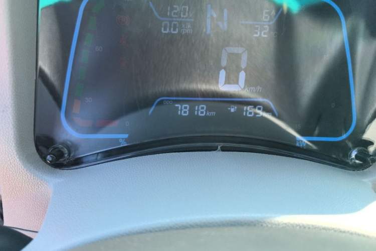 Used JMEV Xiao Qilin 2023 Joyful Edition 201km Comfort Model Odometer Close Up
