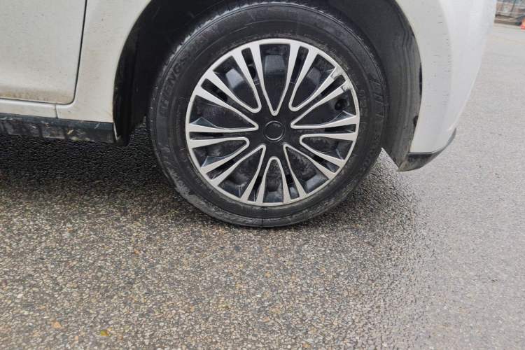 Used JMEV Xiao Qilin 2023 Joyful Edition 201km Comfort Model Right Front Wheel Hub