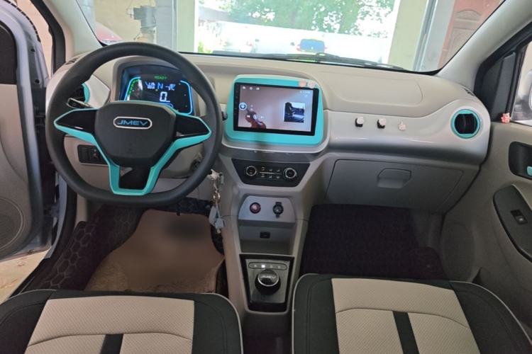 Used JMEV Xiao Qilin 2024 201 km Luxury Version Center Console