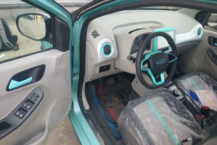 Used JMEV Xiao Qilin 2024 201 km Luxury Version Driver Seat