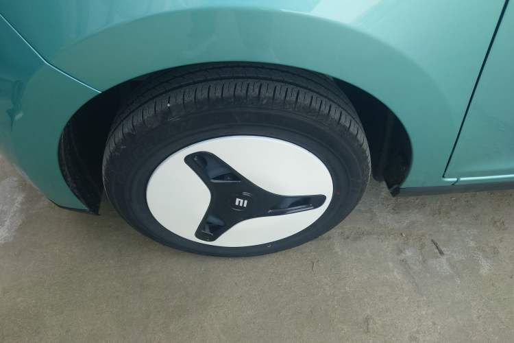 Used JMEV Xiao Qilin 2024 201 km Luxury Version Exterior 4