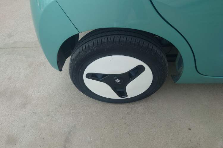 Used JMEV Xiao Qilin 2024 201 km Luxury Version Exterior 5