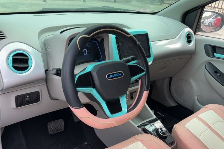 Used JMEV Xiao Qilin 2024 201km Comfort Version Interior 2