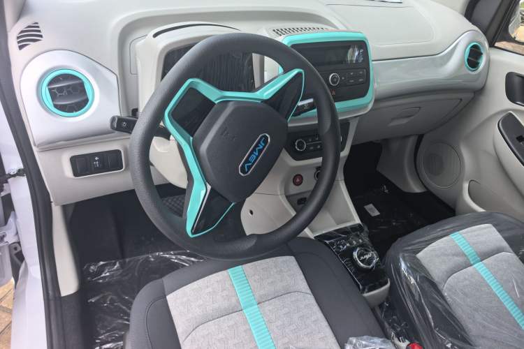 Used JMEV Xiao Qilin 2024 201km Comfort Version Interior 4