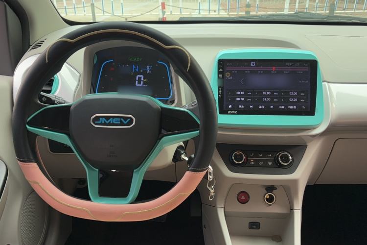 Used JMEV Xiao Qilin 2024 201km Comfort Version Interior 4