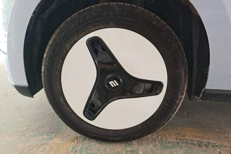 Used JMEV Xiao Qilin 2024 201 km Luxury Version Left Front Wheel Hub