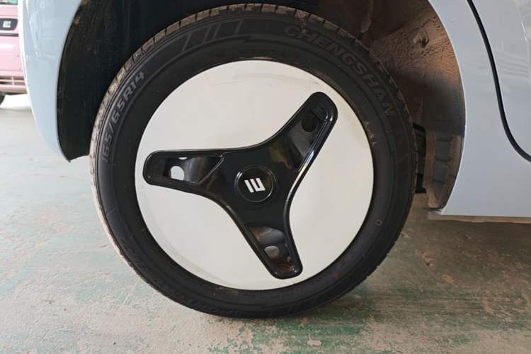 Used JMEV Xiao Qilin 2024 201 km Luxury Version Right Rear Wheel Hub
