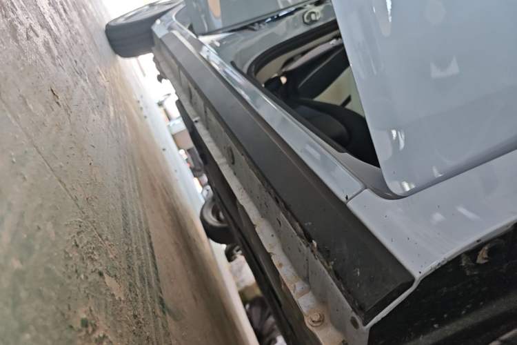 Used JMEV Xiao Qilin 2024 201 km Luxury Version Right Side Sill