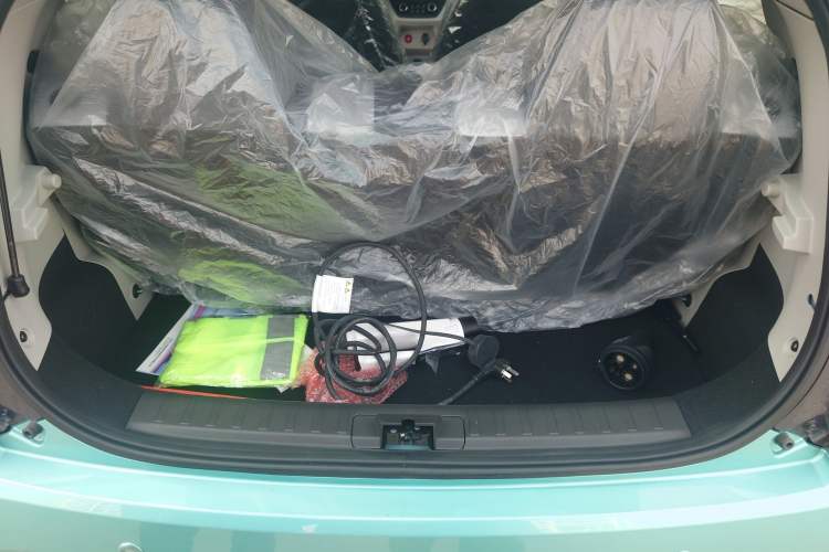 Used JMEV Xiao Qilin 2024 201 km Luxury Version Trunk