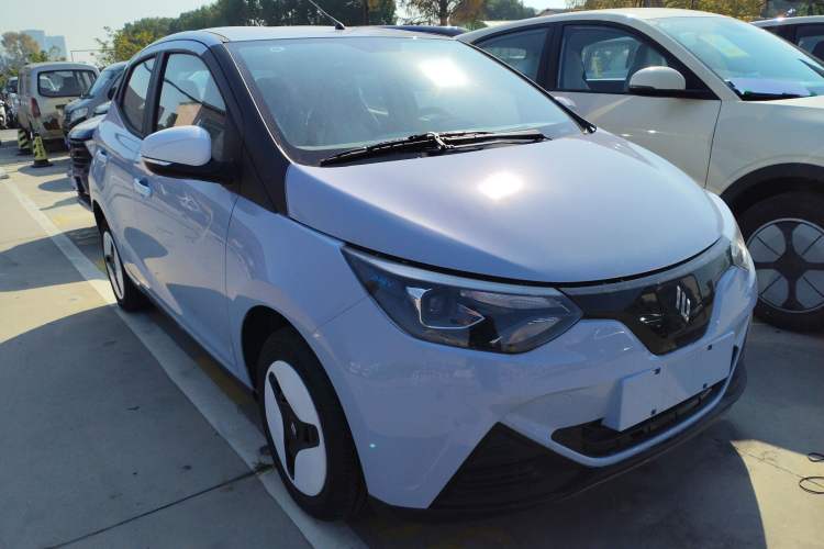 Used JMEV Xiao Qilin 2024 201km Comfort Version Front Right 45 Deg