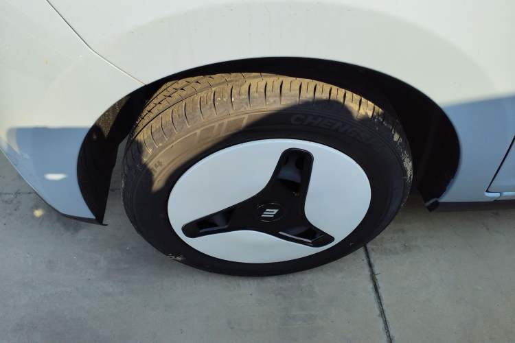 Used JMEV Xiao Qilin 2024 201km Comfort Version Left Front Wheel Hub