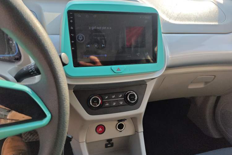 Used JMEV Xiao Qilin 2024 201 km Luxury Version Audio And AC Panel