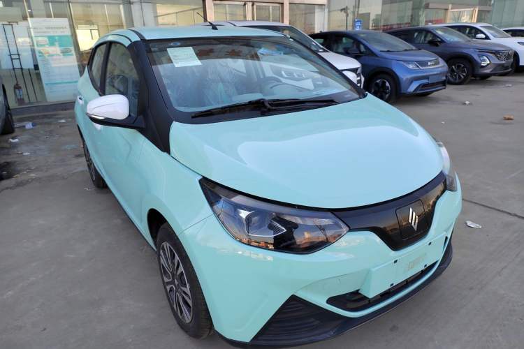 Used JMEV Xiao Qilin 2024 201km Comfort Version Front Right 45 Deg