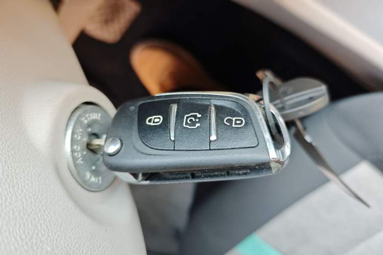 Used JMEV Xiao Qilin 2024 201 km Luxury Version Interior 1