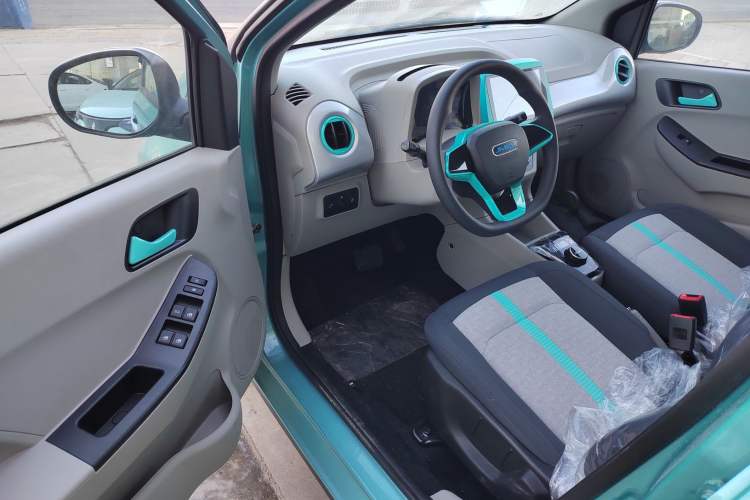 Used JMEV Xiao Qilin 2024 201km Comfort Version Interior 3